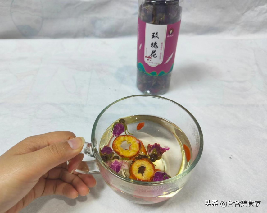 立夏饮茶正当时，建议立夏前后，多喝这4种香花茶，香味足气色佳